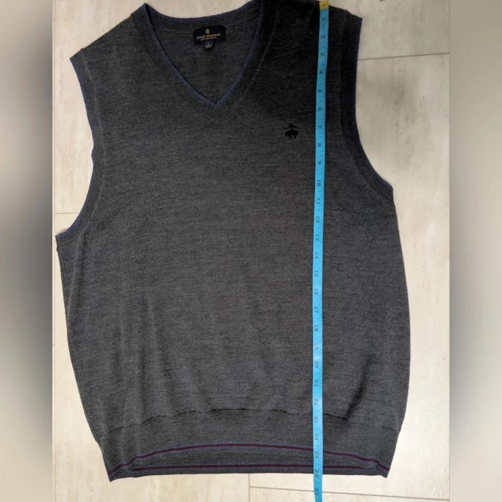 Brooks Brothers, Men's Size L, 100% Merino Wool Sweater Vest, Gray, Quiet Luxury - Picture 3 of 4